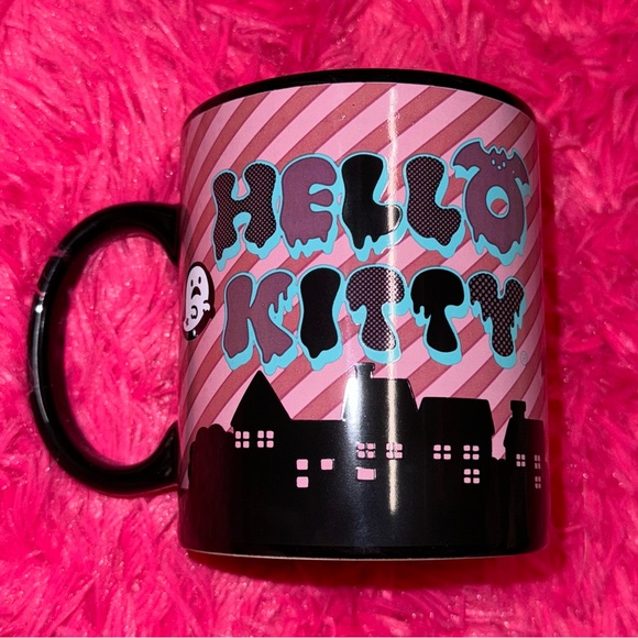 Hello Kitty pink and purple halloween mummy mug - Picture 2 of 3